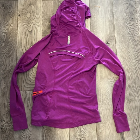 Avalanche sweatshirt size medium. Pretty purple color. Size medium - Picture 2 of 7